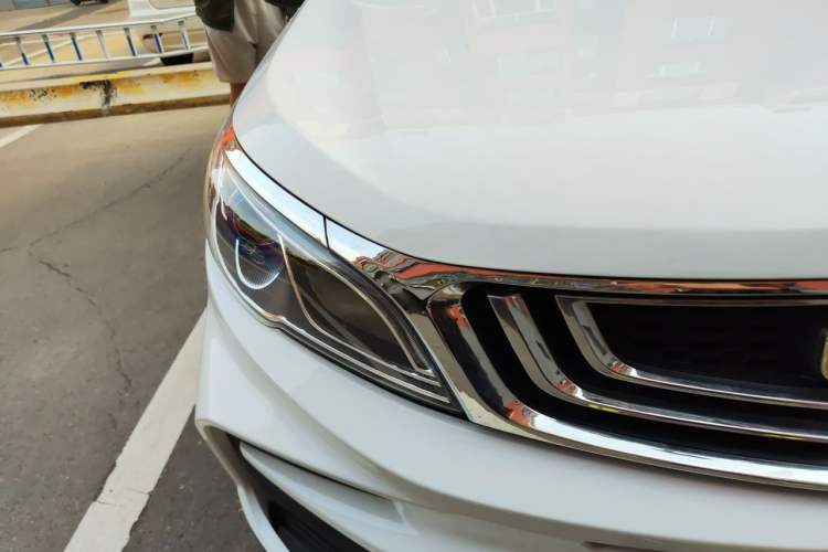 Used Geely Auto Vision X3 2019 Upgraded Model 1.5L Manual Elite Version Right Front Headlight