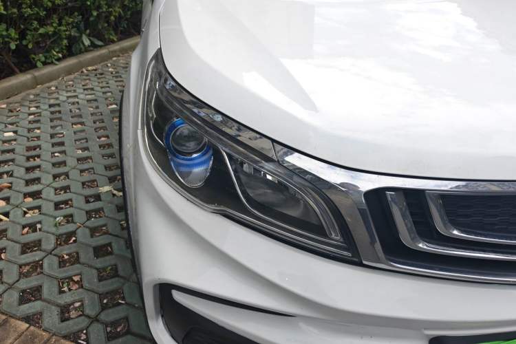 Used Geely Auto Vision X3 2019 Upgraded Model 1.5L Manual Elite Version Right Front Headlight