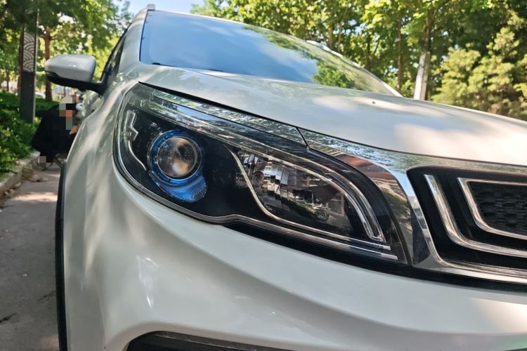 Used Geely Auto Vision X3 2019 Upgraded Model 1.5L Manual Elite Version Right Front Headlight