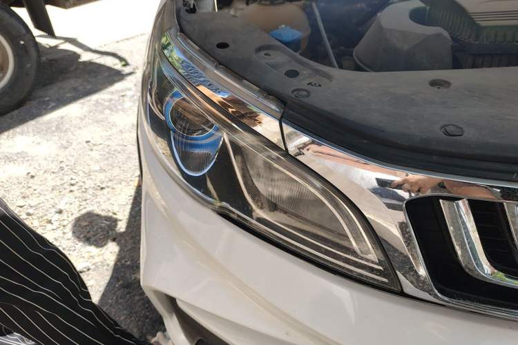 Used Geely Auto Vision X3 2019 Upgraded Model 1.5L CVT Prestige Version Right Front Headlight
