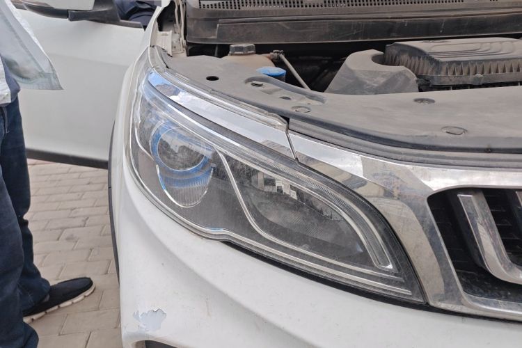 Used Geely Auto Vision X3 2019 Upgraded Model 1.5L Manual Elite Version Right Front Headlight