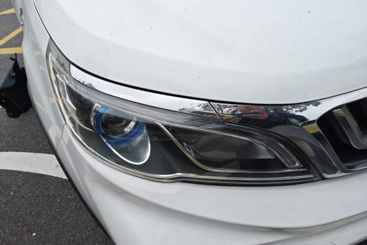 Used Geely Auto Vision X3 2019 Upgraded Model 1.5L Manual Elite Version Right Front Headlight