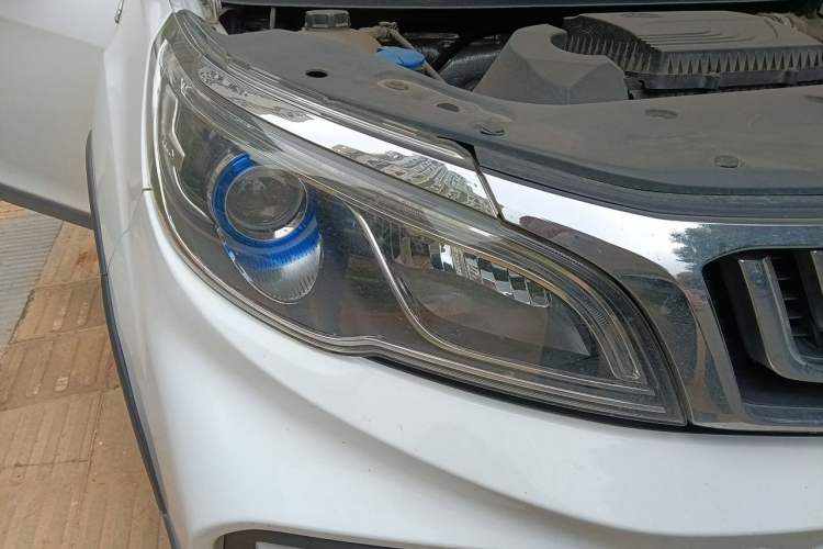 Used Geely Auto Vision X3 2019 Upgraded Model 1.5L CVT Elite Version Right Front Headlight