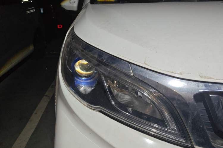 Used Geely Auto Vision X3 2019 Upgraded Model 1.5L Manual Elite Version Right Front Headlight