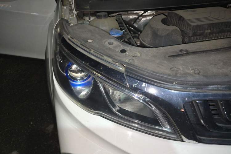Used Geely Auto Vision X3 2019 Upgraded Model 1.5L Manual Luxury Version Right Front Headlight