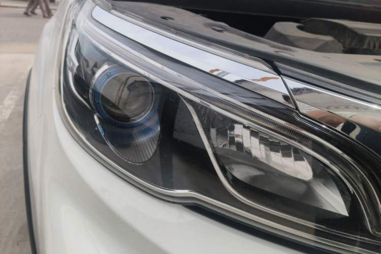 Used Geely Auto Vision X3 2019 Upgraded Model 1.5L Manual Elite Version Right Front Headlight
