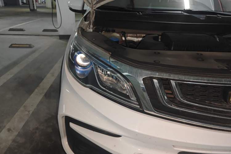 Used Geely Auto Vision X3 2019 Upgraded Model 1.5L CVT Elite Version Right Front Headlight