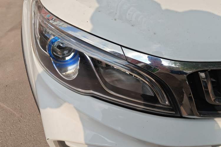 Used Geely Auto Vision X3 2019 Upgraded Model 1.5L Manual Elite Version Right Front Headlight