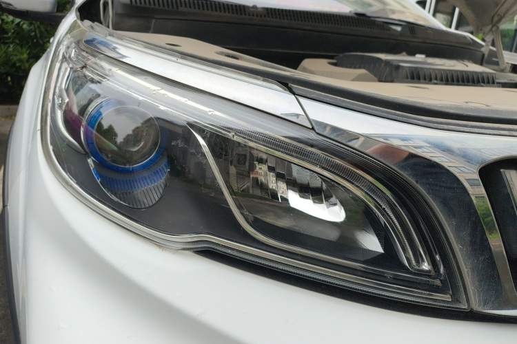 Used Geely Auto Vision X3 2019 Upgraded Model 1.5L Manual Elite Version Right Front Headlight