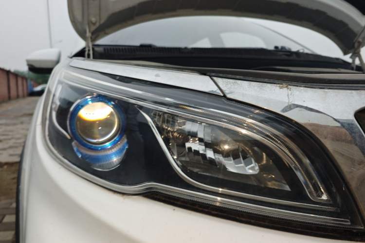 Used Geely Auto Vision X3 2019 Upgraded Model 1.5L Manual Elite Version Right Front Headlight