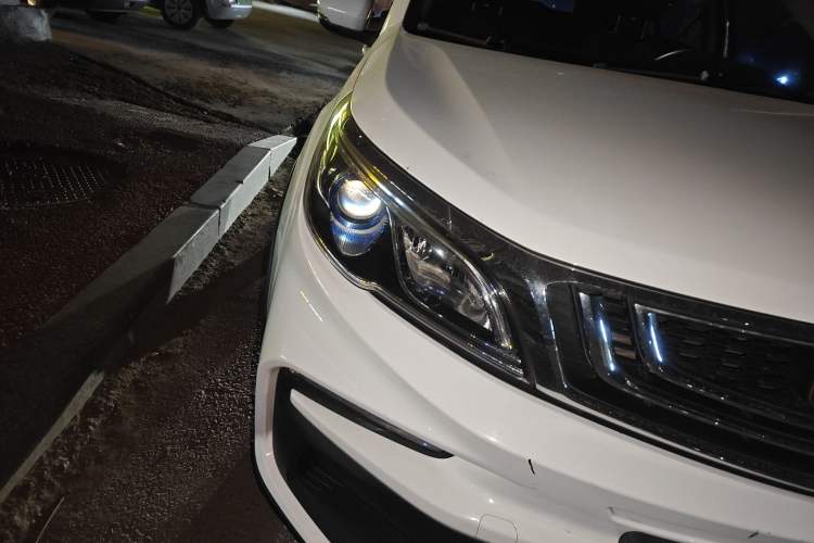 Used Geely Auto Vision X3 2019 Upgraded Model 1.5L CVT Elite Version Right Front Headlight