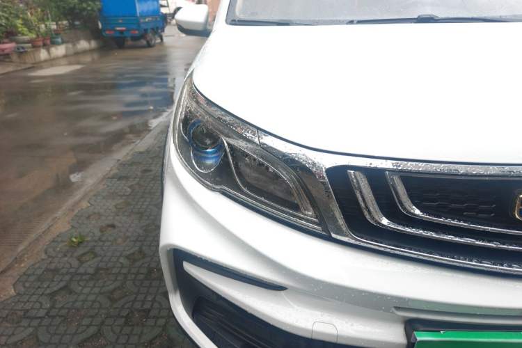 Used Geely Auto Vision X3 2019 Upgraded Model 1.5L Manual Luxury Version Right Front Headlight