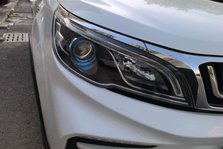 Used Geely Auto Vision X3 2019 Upgraded Model 1.5L Manual Elite Version Right Front Headlight