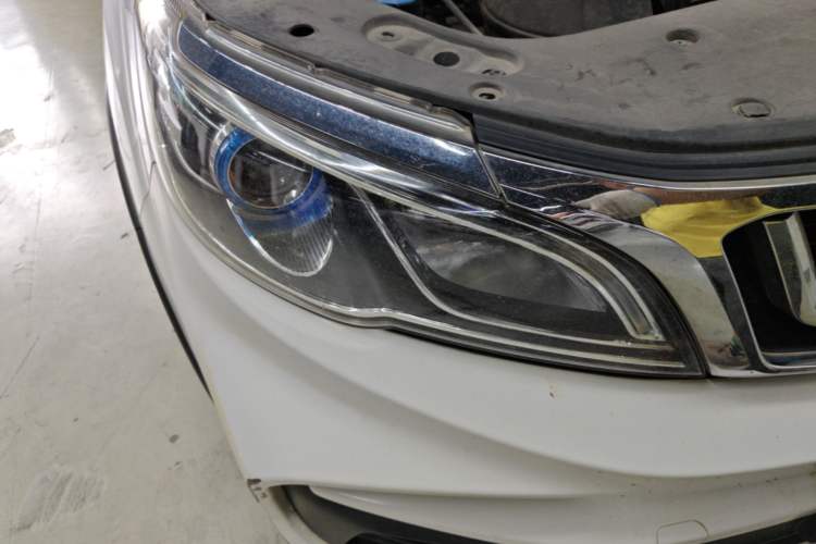 Used Geely Auto Vision X3 2019 Upgraded Model 1.5L Manual Elite Version Right Front Headlight