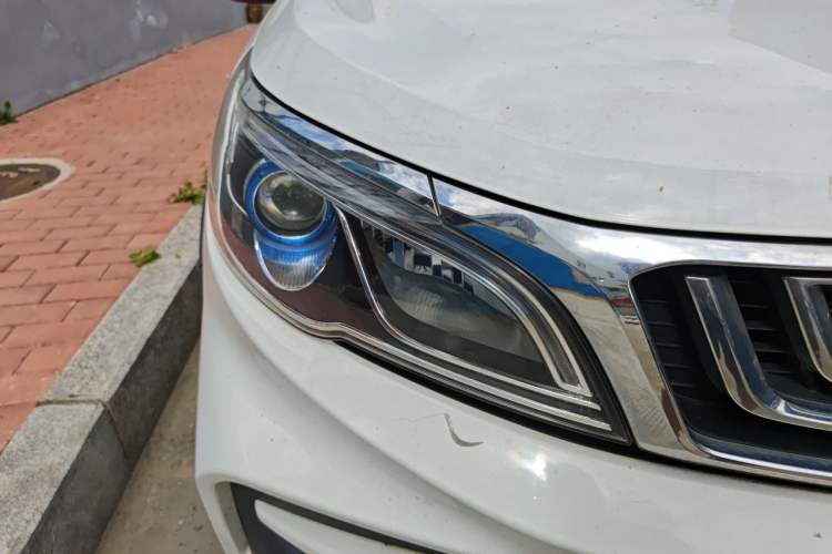 Used Geely Auto Vision X3 2019 Upgraded Model 1.5L Manual Elite Version Right Front Headlight