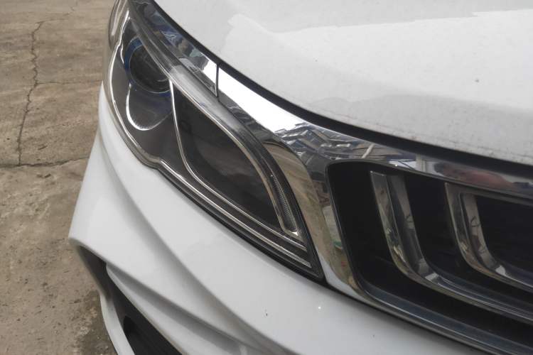 Used Geely Auto Vision X3 2019 Upgraded Model 1.5L CVT Prestige Version Right Front Headlight