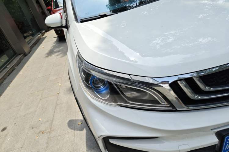 Used Geely Auto Vision X3 2019 Upgraded Model 1.5L CVT Elite Version Right Front Headlight