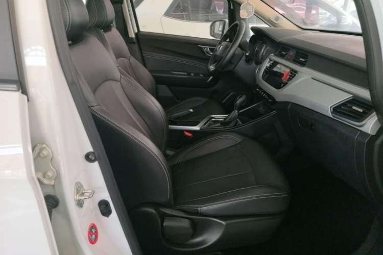 Used Geely Auto Vision X3 2019 Upgraded Model 1.5L CVT Prestige Version Right Front Seat