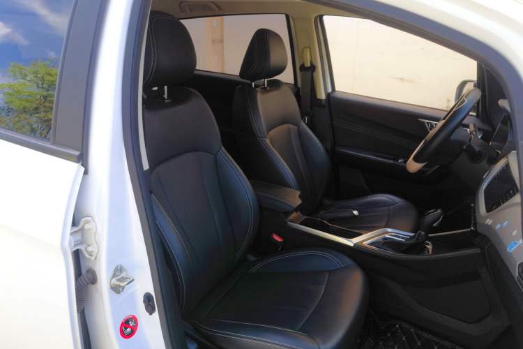 Used Geely Auto Vision X3 2019 Upgraded Model 1.5L CVT Prestige Version Right Front Seat