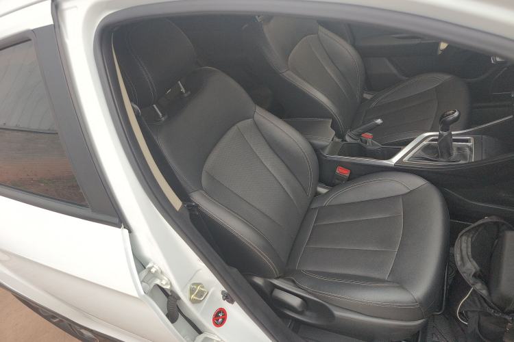 Used Geely Auto Vision X3 2019 Upgraded Model 1.5L Manual Elite Version Right Front Seat