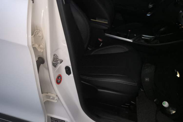 Used Geely Auto Vision X3 2019 Upgraded Model 1.5L CVT Elite Version Right Front Seat