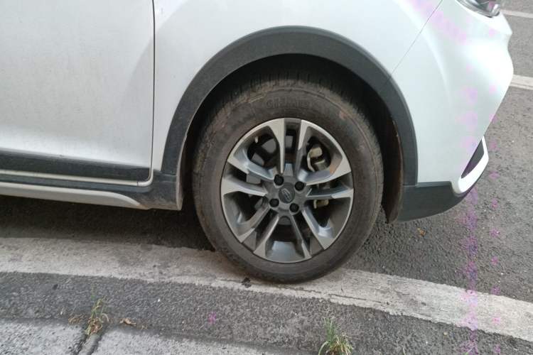 Used Geely Auto Vision X3 2019 Upgraded Model 1.5L CVT Prestige Version Right Front Wheel Hub