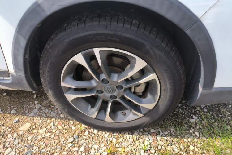 Used Geely Auto Vision X3 2019 Upgraded Model 1.5L CVT Elite Version Right Front Wheel Hub