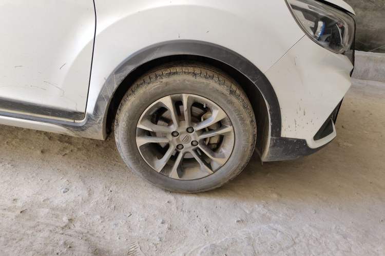 Used Geely Auto Vision X3 2019 Upgraded Model 1.5L CVT Prestige Version Right Front Wheel Hub