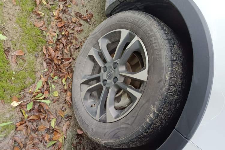 Used Geely Auto Vision X3 2019 Upgraded Model 1.5L CVT Elite Version Right Front Wheel Hub