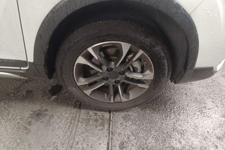 Used Geely Auto Vision X3 2019 Upgraded Model 1.5L Manual Luxury Version Right Front Wheel Hub