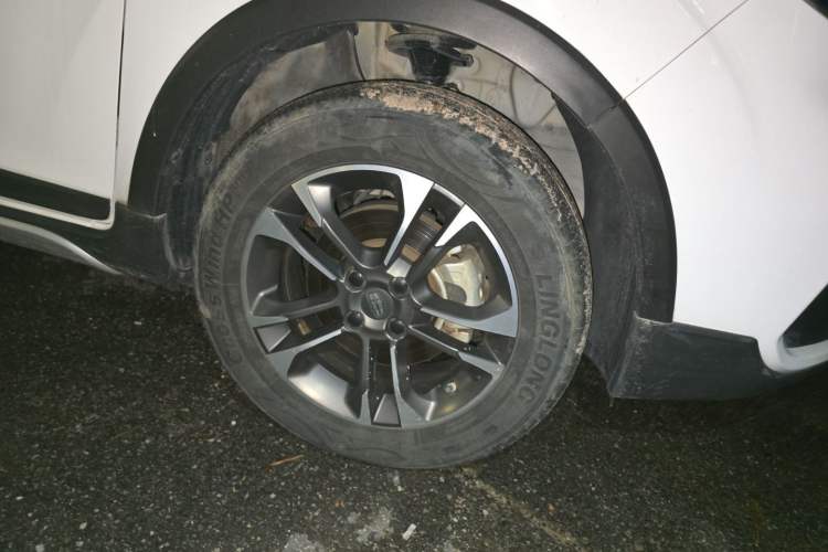 Used Geely Auto Vision X3 2019 Upgraded Model 1.5L Manual Luxury Version Right Front Wheel Hub