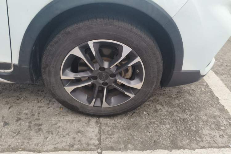 Used Geely Auto Vision X3 2019 Upgraded Model 1.5L CVT Prestige Version Right Front Wheel Hub