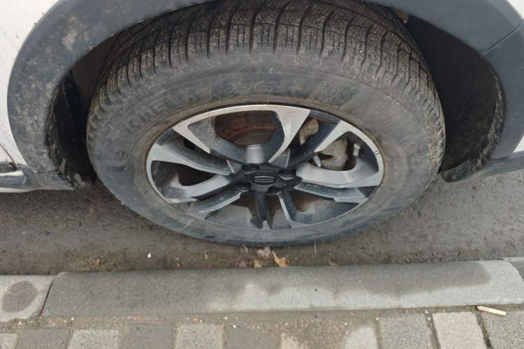 Used Geely Auto Vision X3 2019 Upgraded Model 1.5L Manual Elite Version Right Front Wheel Hub