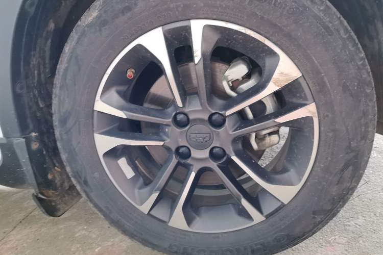 Used Geely Auto Vision X3 2019 Upgraded Model 1.5L CVT Elite Version Right Front Wheel Hub