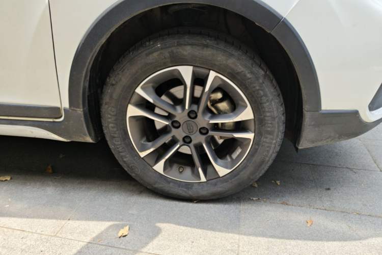 Used Geely Auto Vision X3 2019 Upgraded Model 1.5L CVT Elite Version Right Front Wheel Hub