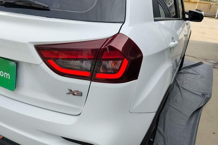 Used Geely Auto Vision X3 2019 Upgraded Model 1.5L CVT Elite Version Right Rear Taillight
