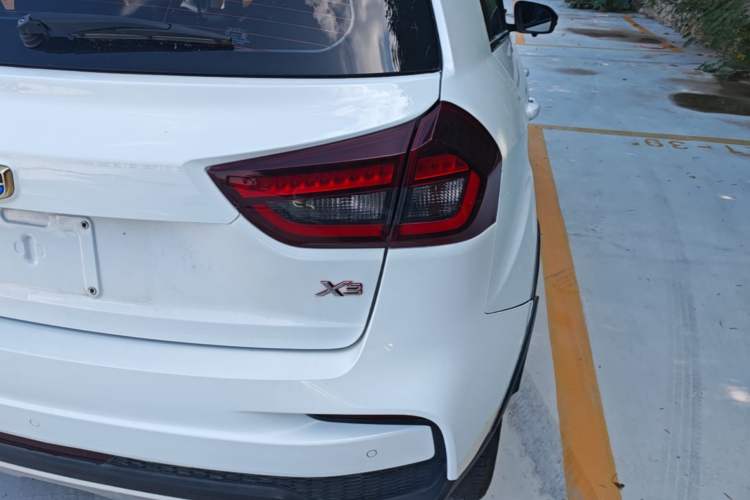 Used Geely Auto Vision X3 2019 Upgraded Model 1.5L Manual Elite Version Right Rear Taillight