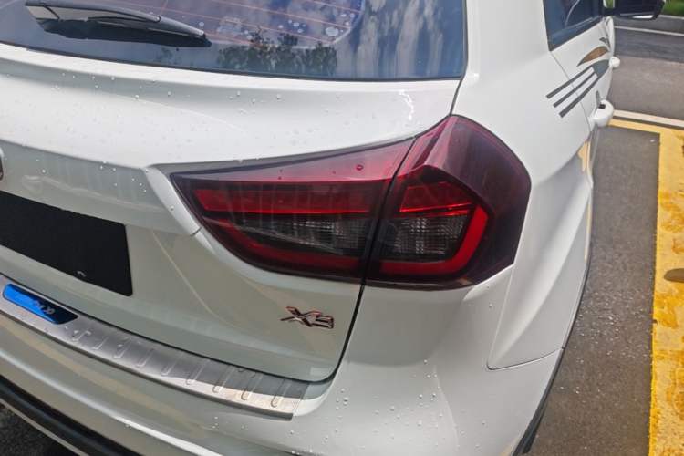 Used Geely Auto Vision X3 2019 Upgraded Model 1.5L Manual Luxury Version Right Rear Taillight
