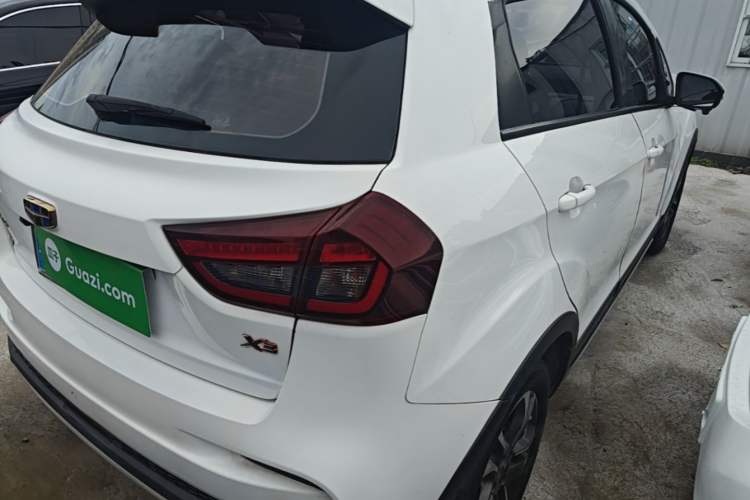 Used Geely Auto Vision X3 2019 Upgraded Model 1.5L CVT Elite Version Right Rear Taillight