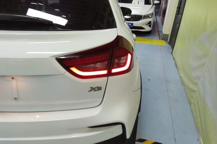Used Geely Auto Vision X3 2019 Upgraded Model 1.5L CVT Elite Version Right Rear Taillight