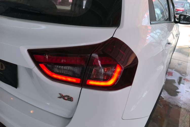 Used Geely Auto Vision X3 2019 Upgraded Model 1.5L CVT Prestige Version Right Rear Taillight