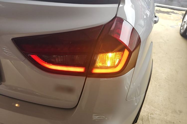 Used Geely Auto Vision X3 2019 Upgraded Model 1.5L CVT Elite Version Right Rear Taillight