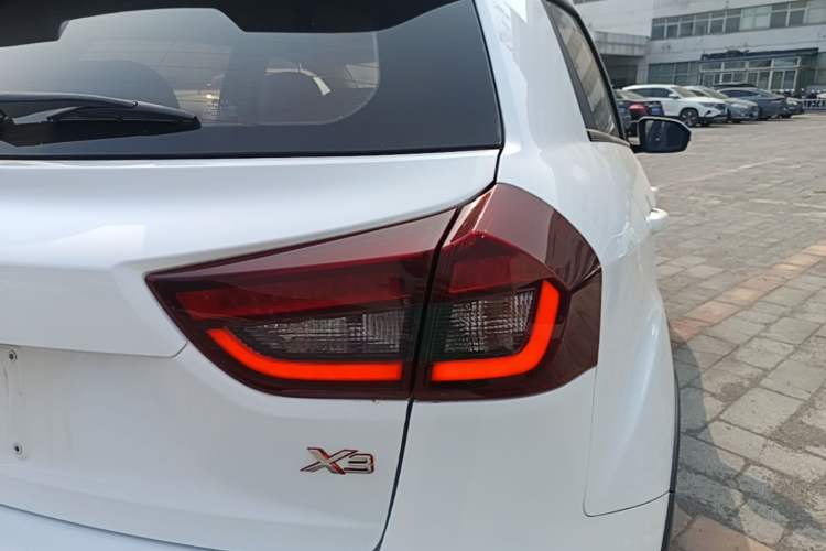 Used Geely Auto Vision X3 2019 Upgraded Model 1.5L Manual Luxury Version Right Rear Taillight