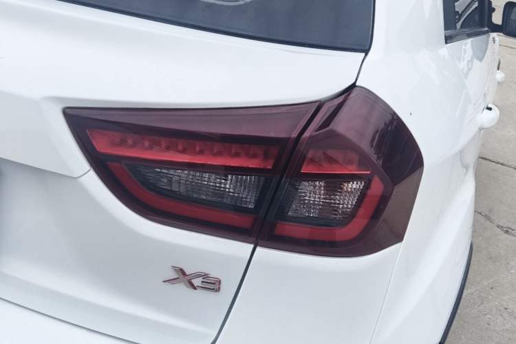 Used Geely Auto Vision X3 2019 Upgraded Model 1.5L CVT Elite Version Right Rear Taillight