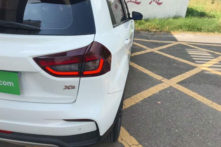 Used Geely Auto Vision X3 2019 Upgraded Model 1.5L CVT Elite Version Right Rear Taillight