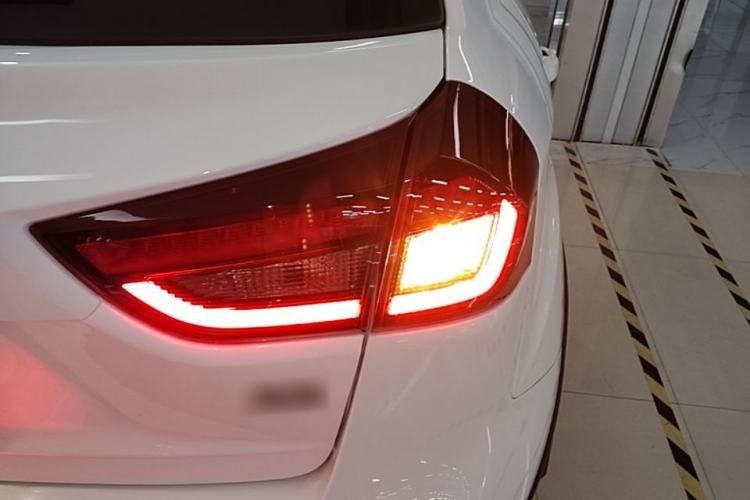 Used Geely Auto Vision X3 2019 Upgraded Model 1.5L CVT Elite Version Right Rear Taillight