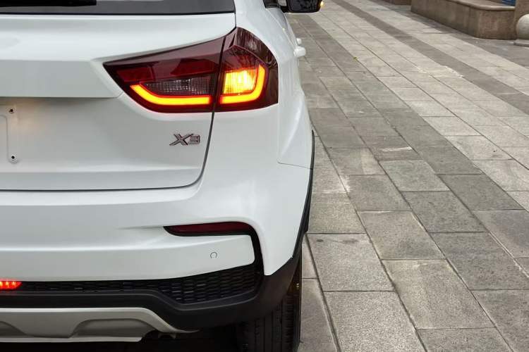 Used Geely Auto Vision X3 2019 Upgraded Model 1.5L CVT Elite Version Right Rear Taillight