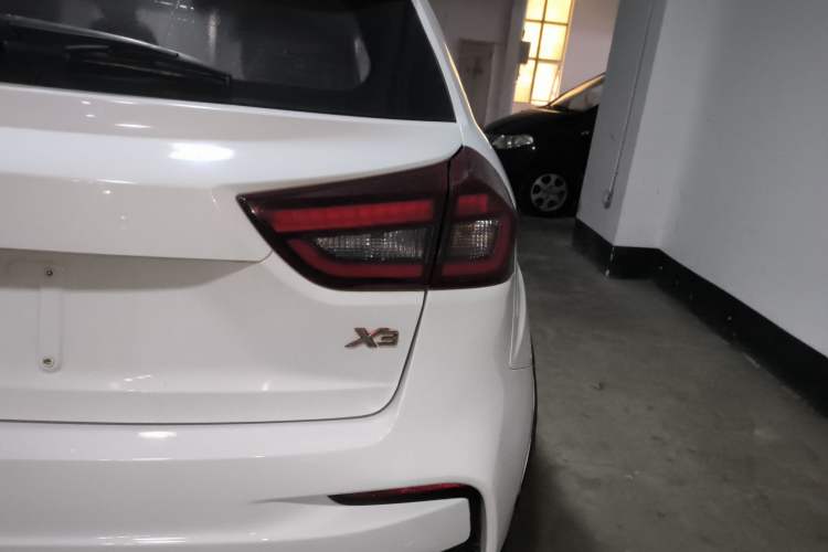 Used Geely Auto Vision X3 2019 Upgraded Model 1.5L CVT Elite Version Right Rear Taillight