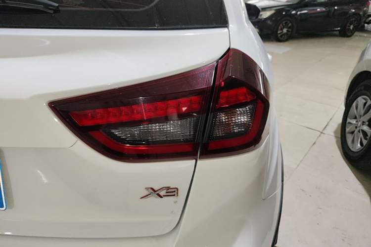 Used Geely Auto Vision X3 2019 Upgraded Model 1.5L CVT Elite Version Right Rear Taillight