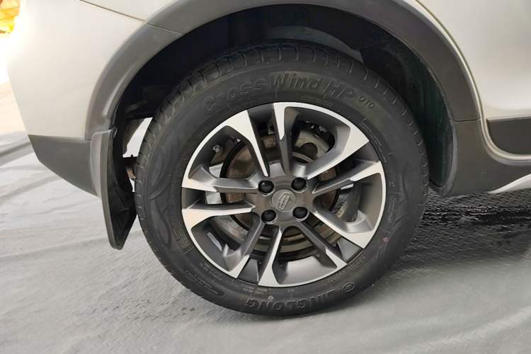 Used Geely Auto Vision X3 2019 Upgraded Model 1.5L CVT Elite Version Right Rear Wheel Hub